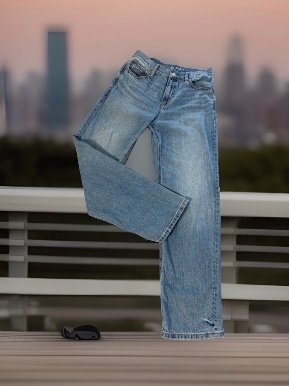 American Eagle Women’s US Size 0 Strigid Low-Rise Ex-Boyfriend Jeans.Light Wash